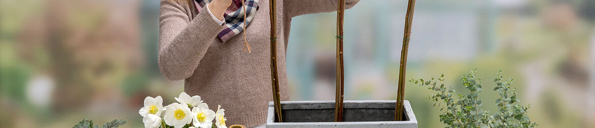 Attach the horizontal branch bundles to the vertical branch bundles with macrame yarn.